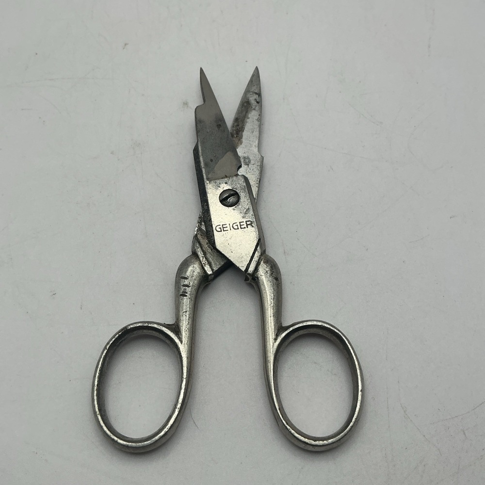 Vintage Geiger Italy Forged Steel Buttonhole Scissors Sewing Tailor Tool